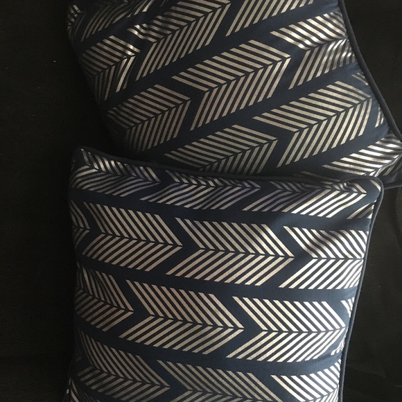 Trow pillow - Picture 4 of 4